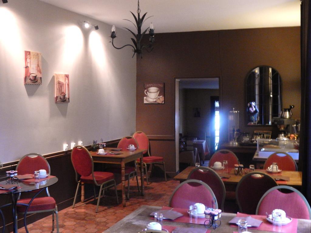 Hotel Restaurant Le Cygne Conches-en-Ouche Buitenkant foto