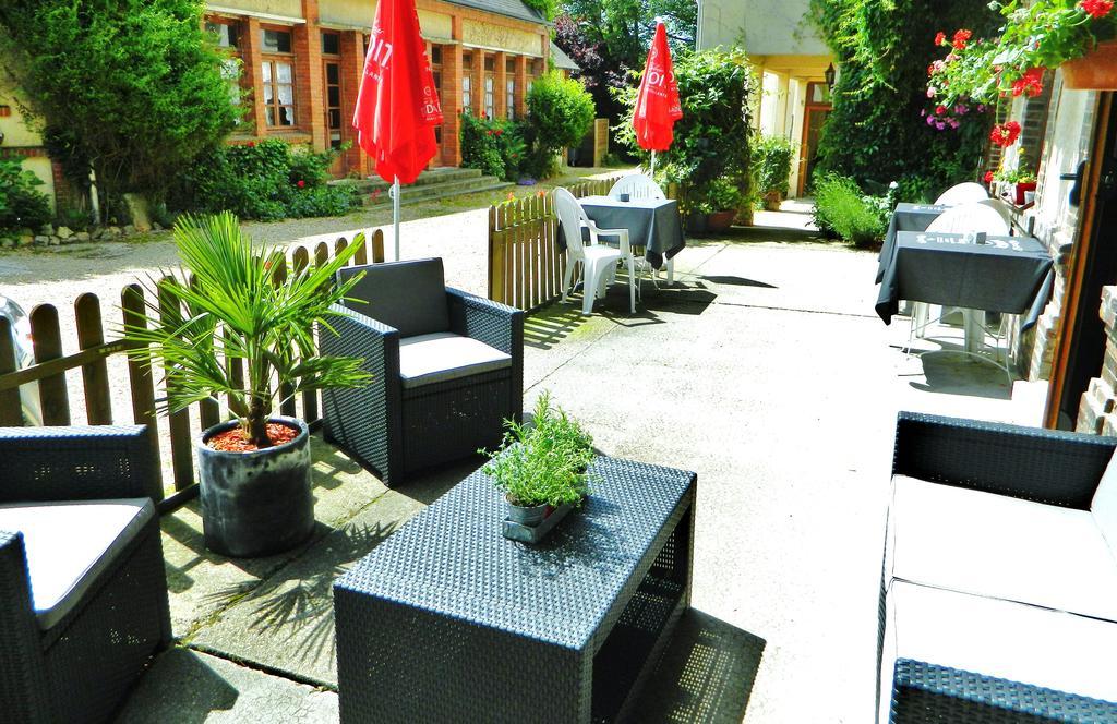 Hotel Restaurant Le Cygne Conches-en-Ouche Buitenkant foto