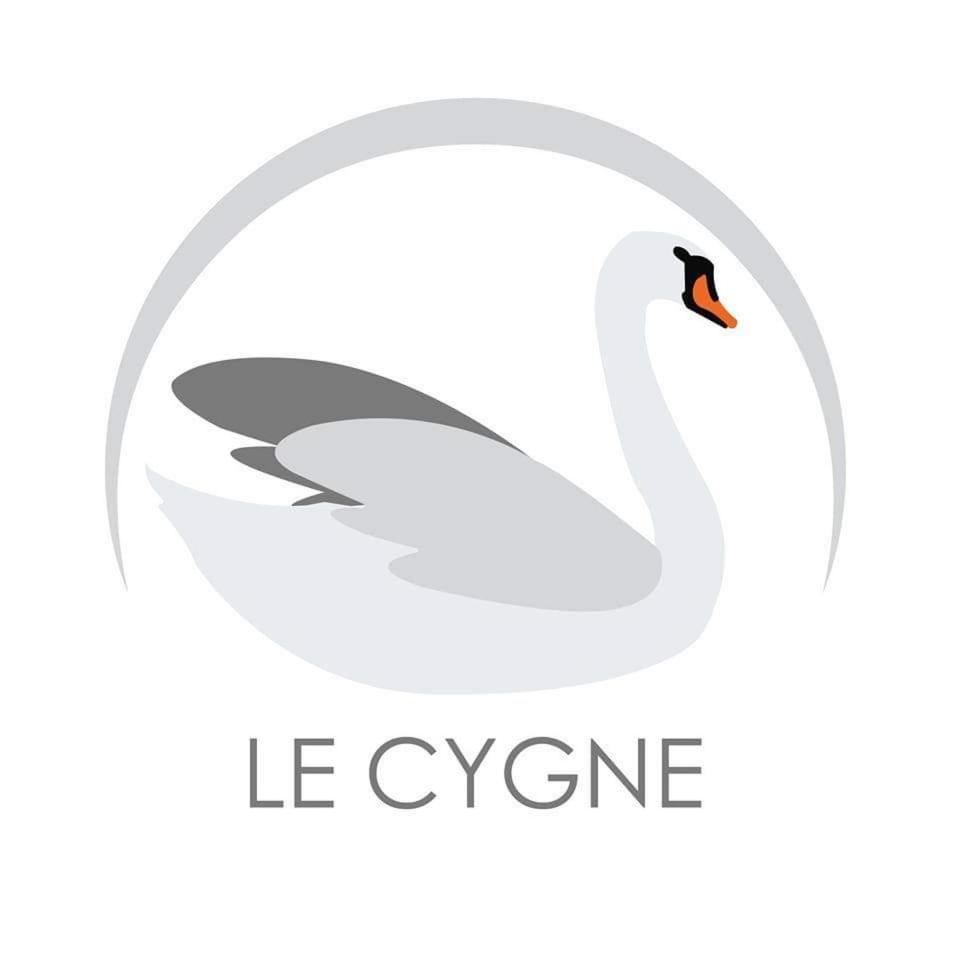 Hotel Restaurant Le Cygne Conches-en-Ouche Buitenkant foto
