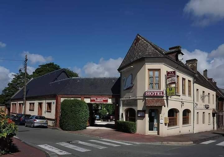 Hotel Restaurant Le Cygne Conches-en-Ouche Buitenkant foto