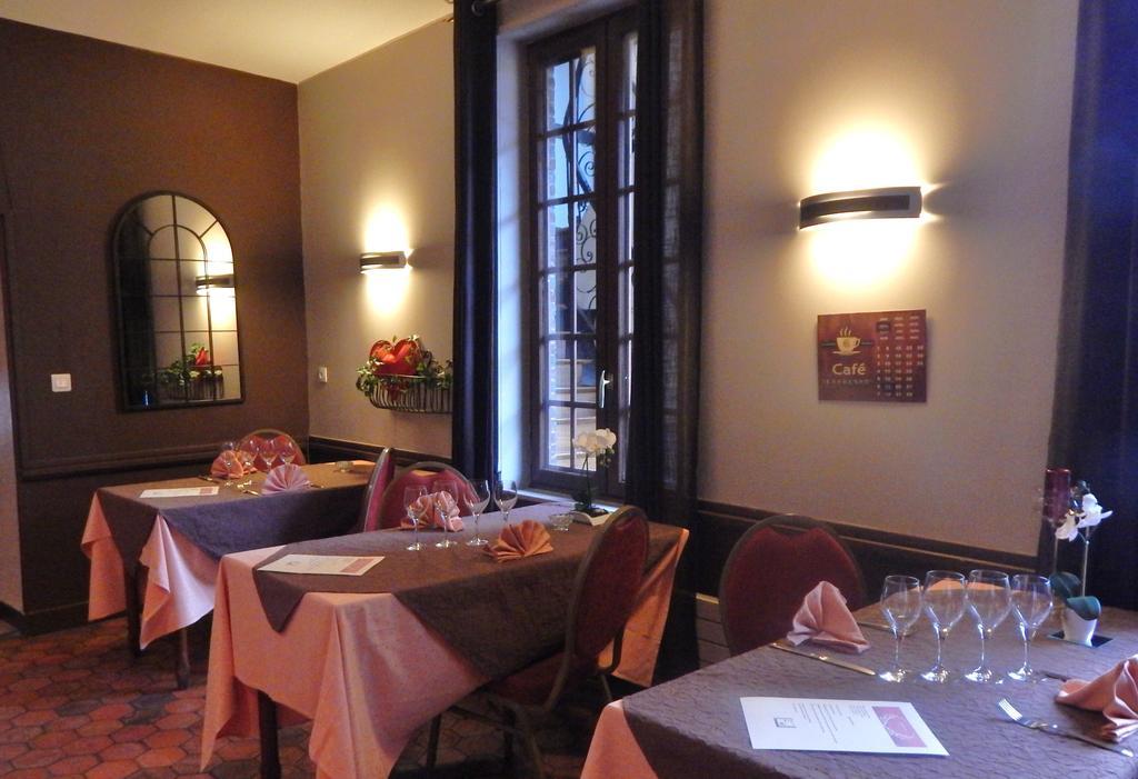 Hotel Restaurant Le Cygne Conches-en-Ouche Buitenkant foto